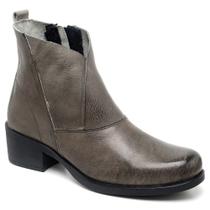 Bota Roses Malu Em Couro Graxo Nuvem Com Sola De Borracha Preto