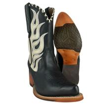 Bota Texana Feminina Goyazes Bico Fino Cano Médio Couro Mustang Preto Com Bordado Na Lateral Em Cru Ref254502CC03