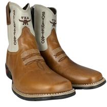 Bota Texana Infantil Aragoni Couro Fóssil Pinhão Com Marfim Bordado Boideiro Com Zíper E Solado Preto Ref A046 Bota Texana Infantil Aragoni Couro Fóssil Pinhão Com Marfim Bordado Boideiro Com Zíper E Solado Preto Ref A046