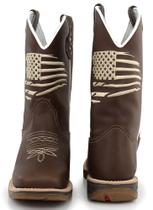 Bota Texana Masculina Em Couro Bico Quadrado Bordada Bandeira Sola Borracha