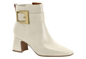 Bota Vizzano Cano Curto Com Fivela Dourada E Salto Bloco Branco Off Bota Vizzano Cano Curto Com Fivela Dourada E Salto Bloco Branco Off
