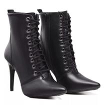 Botinha Ankle boot scarpin