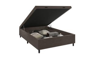 Box Bau casal com pistão e alça suede marrom 138cm