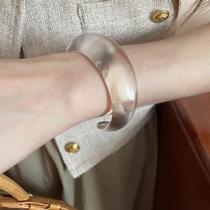 Bracelete Acrílico Transparente Aro Grosso Resina Aberto Antebraço-Pulseira Rígida Feminina Incolor Resinada Lua Cuff