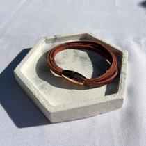 Bracelete Couro Marrom Triplo 20cm Fecho Rosê Aço - Rosso Bracelete Couro Marrom Triplo 20cm Fecho Rosê Aço - Rosso