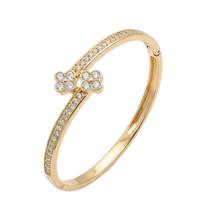 Bracelete Fechado com Flor Zircônia Cristal Banhado a Ouro Bracelete Fechado com Flor Zircônia Cristal Banhado a Ouro