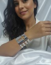 Bracelete Feminino Aberto com Detalhe de Cruz Bijuteria Cor:Dourado Bracelete Feminino Aberto com Detalhe de Cruz Bijuteria Cor:Dourado
