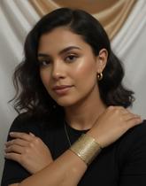 Bracelete Maxi Ajustável com Relevo Boho Chic Bijuteria Moderna