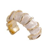 Bracelete valva c/ resina gold. Bracelete valva c/ resina gold.