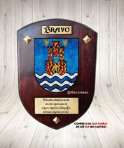 Brasão da família Bravo ( na madeira )