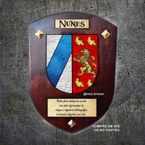 Brasão da família NUNES na madeira Brasão da família NUNES na madeira