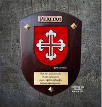 Brasão da família PEREIRA na madeira Brasão da família PEREIRA na madeira