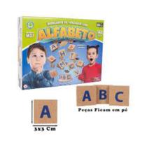 Brincando de aprender com alfabeto em MDF/ Pais & Filhos