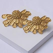 Brinco Aço Inox Dourado Flor Trabalhada