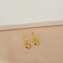 Brinco Agolinha de Trava Coração Liso Banho Ouro 18k Delta Joias Brinco Agolinha de Trava Coração Liso Banho Ouro 18k Delta Joias