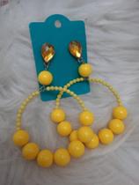 Brinco amarelo Bolas