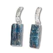Brinco Apatita Azul Canudo Pedra Natural Tarraxa Prata 950 Brinco Apatita Azul Canudo Pedra Natural Tarraxa Prata 950