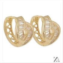 Brinco Argola Click com Detalhes Central em Micro Zircônia