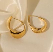 Brinco Argola Click Lisa Banhada a Ouro 18k Brinco Argola Click Lisa Banhada a Ouro 18k