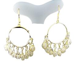 Brinco Argola com Pedra Quartzo Leitoso Preso Gaiola Dourado Brinco Argola com Pedra Quartzo Leitoso Preso Gaiola Dourado
