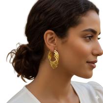 Brinco Argola Dourada Ondulada Banhado a Ouro 18K Luxo Festa Brinco Argola Dourada Ondulada Banhado a Ouro 18K Luxo Festa