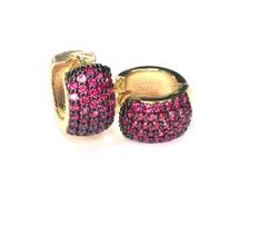 Brinco Argola dourado Cravejada de Micro Zircônias Pink Semijóia Antialérgica