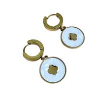 Brinco Argola Dourado de Trevo Pendurado em Aço Inox