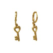 Brinco Argola Fechada com Pingente de Chave Folheado em Ouro 18K Softjoias