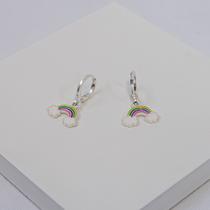 Brinco Argola Folheado a Prata com Pendente Arco-íris Resinado Brinco Argola Folheado a Prata com Pendente Arco-íris Resinado