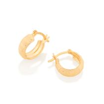 Brinco argola larga com detalhes em "riscos" .med. 1,5 cm Brinco argola larga com detalhes em "riscos" .med. 1,5 cm