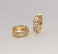 Brinco Argola Pequena com Tiras Cravejadas Banhado em Ouro 18K Brinco Argola Pequena com Tiras Cravejadas Banhado em Ouro 18K