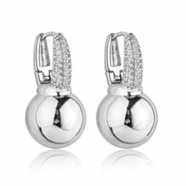 Brinco Argola Prata Feminino com Zircônias e Pingente Esfera Lisa Fecho Click Brinco Argola Prata Feminino com Zircônias e Pingente Esfera Lisa Fecho Click