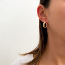 Brinco Argola Torcida Pequena Banhada a Ouro 18K Brinco Argola Torcida Pequena Banhada a Ouro 18K