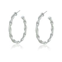 Brinco Argola Torcida Via - Banho Ródio Branco Brinco Argola Torcida Via - Banho Ródio Branco