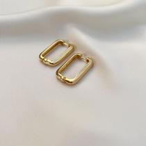 Brinco argola triangular banhado a ouro 18k G Brinco argola triangular banhado a ouro 18k G