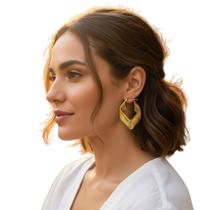 Brinco Argola Triangular Dourada Banhado Ouro 18K Luxo Festa Brinco Argola Triangular Dourada Banhado Ouro 18K Luxo Festa