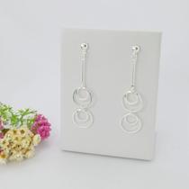 Brinco Banhado a Prata Pendurado Com Aros Redondos Bijou Art Brinco Banhado a Prata Pendurado Com Aros Redondos Bijou Art
