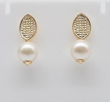 Brinco Base Oval Trabalhado com Pérola Banhado em Ouro 18K
