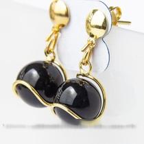 Brinco Bolinha Na Cesta Onix Preto Tarraxa Dourado