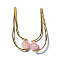 Brinco Boomerang Montagem Pedra Quartzo Rosa Dourado