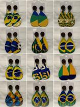 Brinco Brasil Copa do Mundo Gota MDF Leve Estampa Bandeira Futebol Torcida Feminino B
