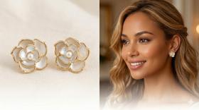 Brinco Camélia Flor Esmaltada Banhado Ouro Pino Prata s925 Brinco Camélia Flor Esmaltada Banhado Ouro Pino Prata s925