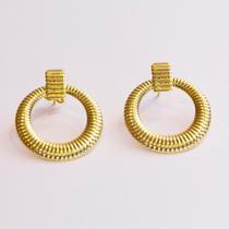 Brinco Círculo trabalhado banhado a Ouro 18K