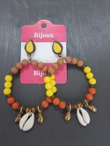 Brinco com detalhes de concha