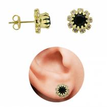 Brinco Com Pedras De Strass E Pedra Central Verde PRI Style Folheado A Ouro 18K Antialérgico Brinco Com Pedras De Strass E Pedra Central Verde PRI Style Folheado A Ouro 18K Antialérgico