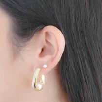 Brinco com pérola folhado a ouro