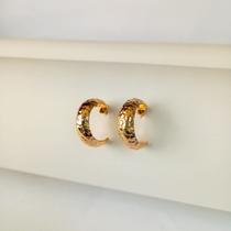 Brinco Com Textura Banhado a ouro 18k Brinco Com Textura Banhado a ouro 18k