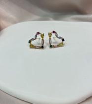 Brinco coração com zirconia colorida Brinco coração com zirconia colorida