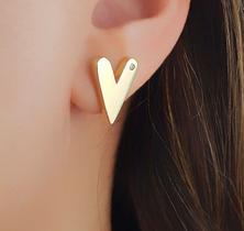 Brinco Coração Liso com Ponto de Luz Banhado a Ouro Brinco Coração Liso com Ponto de Luz Banhado a Ouro