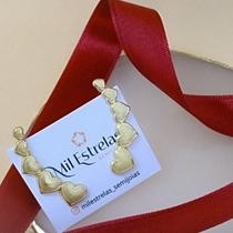 Brinco Corações Cadentes Semijóia Banhado a Ouro Tendência